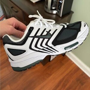 Nike- White, Black and Dark green air Pegasus